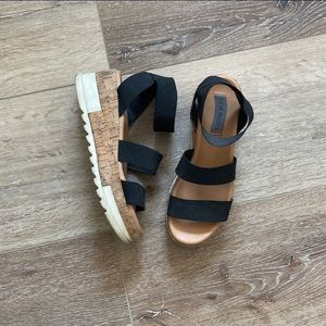 Steve Madden sandals Size: 6.5